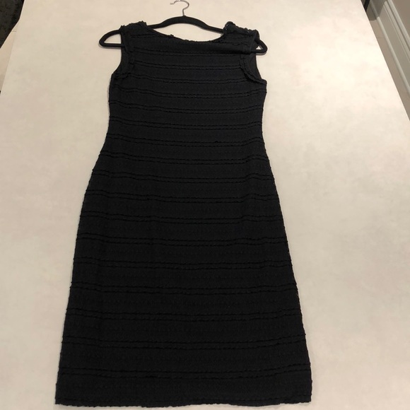 Black dress - Picture 2 of 5